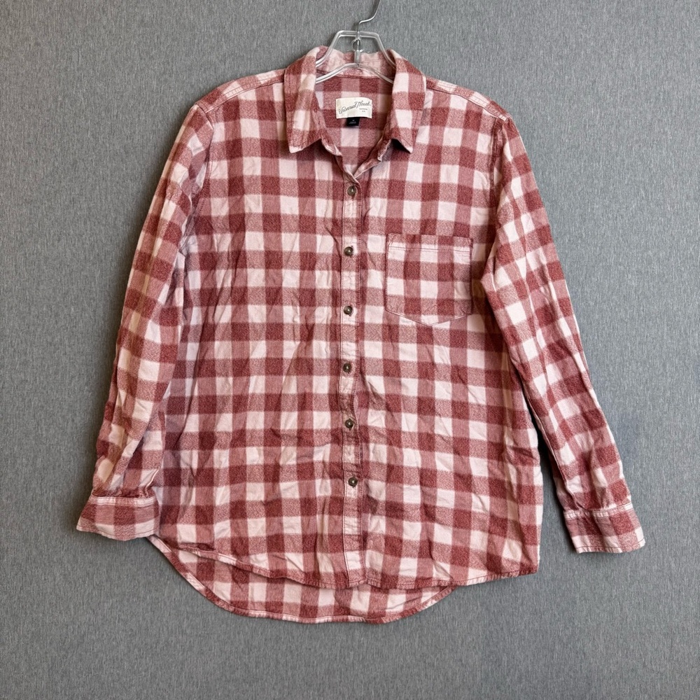 Universal Threads Women’s Shades of Pink Checkered Print Button Up Size Medium